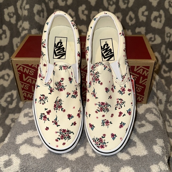 Vans Classic Slip-On Sneakers in Ditsy Floral Classic White/True White New 😍 - Picture 9 of 17